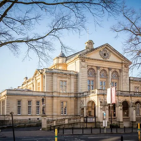 Elliot Oliver - Stylish 2 Bedroom Town Centre Apartment Cheltenham Extérieur photo